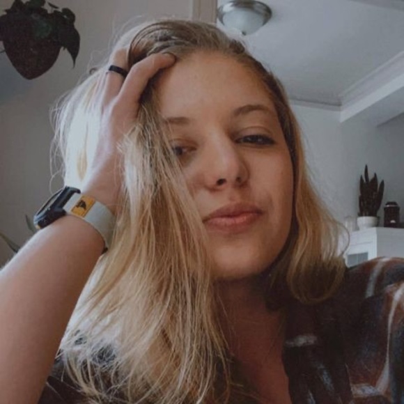 Meet your Posher, Claire - Picture 1 of 1